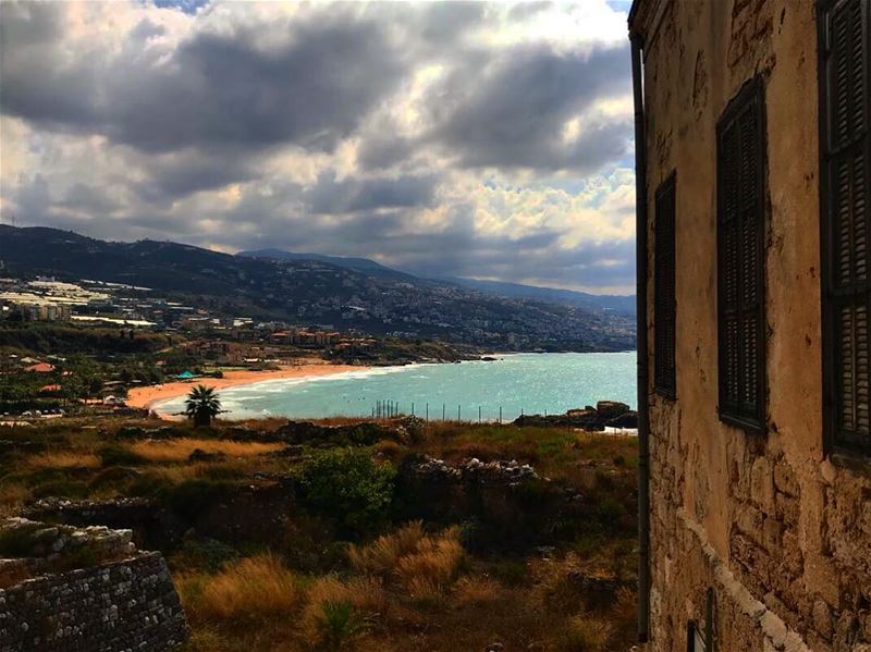 تعا نقعد بالفي، مش لحدا هالفي. ... oldhouse  oldcity  byblos  lebanon ...