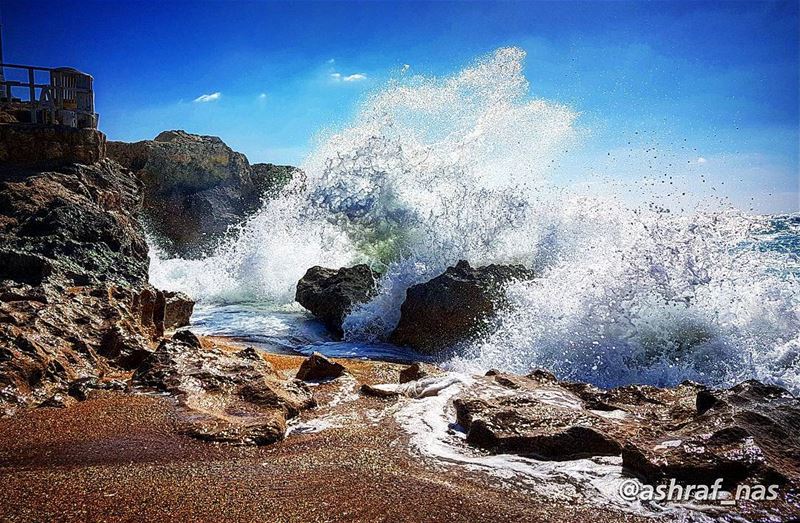 تناديك روحي ونزف جروحيوقرع فؤادي على باب صدري...فلا تتجاهل ندائي حبيبيفأ (Tyre, Lebanon)