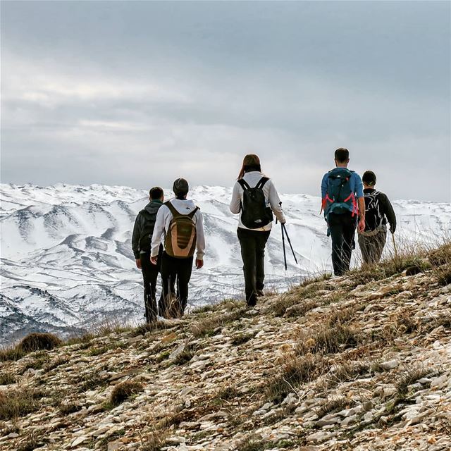 جايِي رِعيان من بعيد🚶🏔️ hiking  mountains  winter  snow  sports  nature...