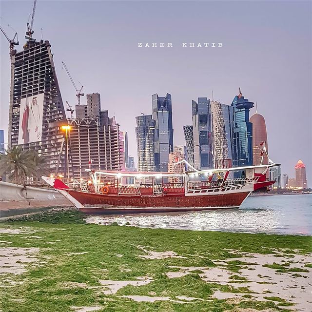 حبيبي، أخاف سكوت يديك فحكّ دمى كى تنام الفرسحبيبي، تطير إناث الطيور إليك ف (Doha Corniche)