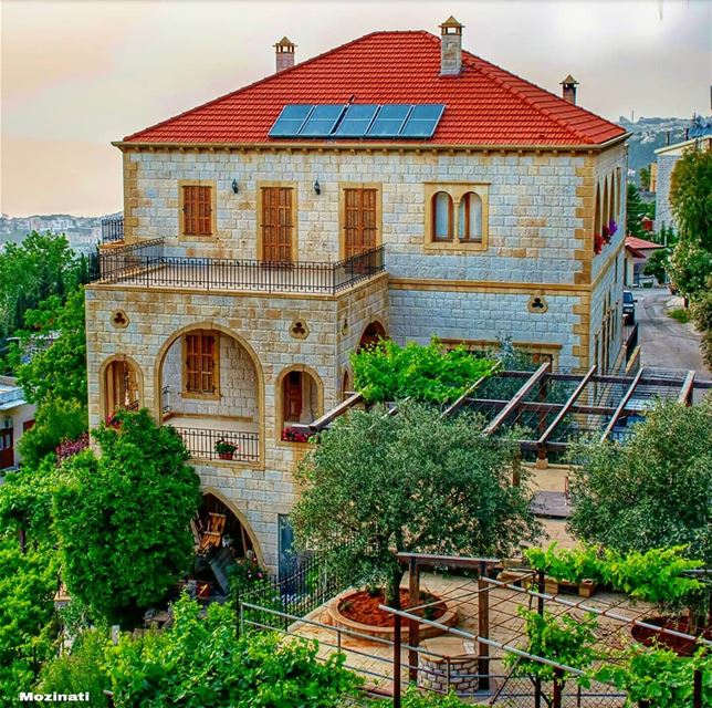 حبيبي قال انطرينيلما بيجي الطيروبيعشش الطيربالشجرة الحزينةونطرتك يا حبي (Beït Chabâb, Mont-Liban, Lebanon)