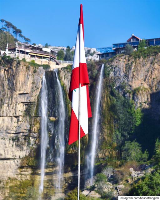 حبّة من ترابك بكنوز الدني... بحبّك يا لبنان، يا وطني 🇱🇧🙏🏻💚🎼... (Jezzîne, Al Janub, Lebanon)