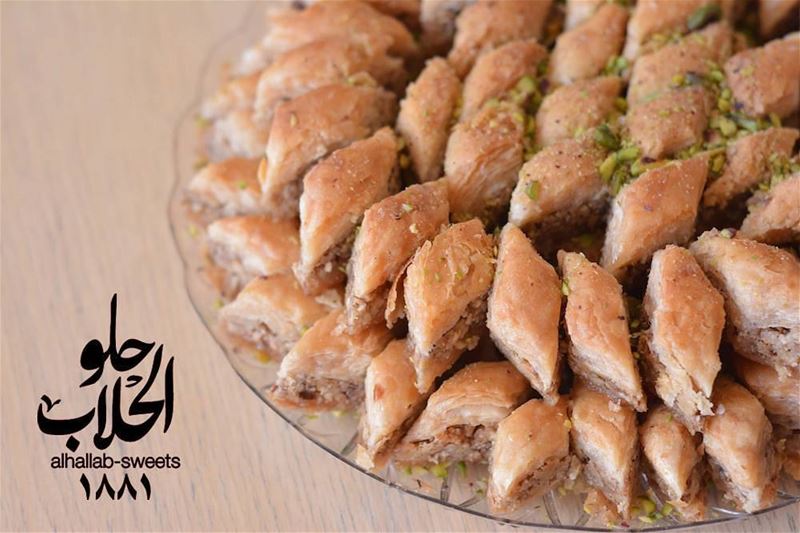 حدف رمضان بالجوز 😍😋 ولا أطيب من هيك👌  رمضان_٢٠١٧  رمضان_كريم  حدف_رمضان... (Abed Ghazi Hallab Sweets)