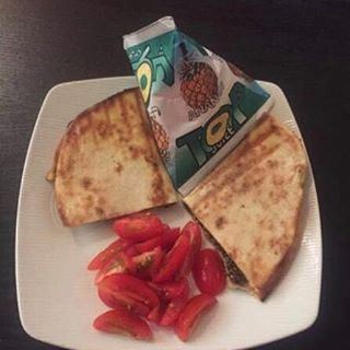 حكايتن بتحكي عن عِشرتن...الزعتر و التوب جوس،عشرة عُمر😋😊❤️ (Saïda, Al Janub, Lebanon)