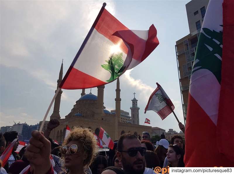 حملة تنظيف.... كلن_يعني_كلن🇱🇧  mylebanon🇱🇧 (Martyrs' Square, Beirut)