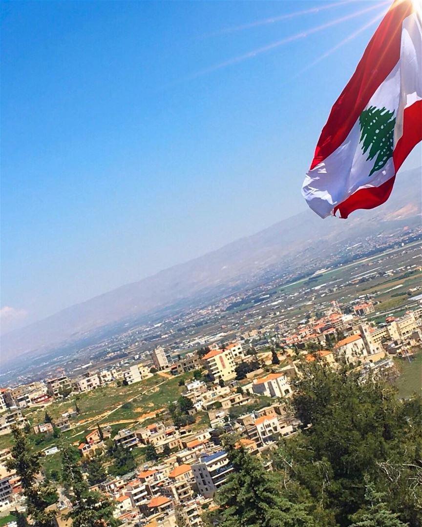 حُبّ بلادي تملَّك فيّي ❤️⚪️💚⚪️❤️........ lebanon  lebanon_hdr ... (Zahlé, Lebanon)