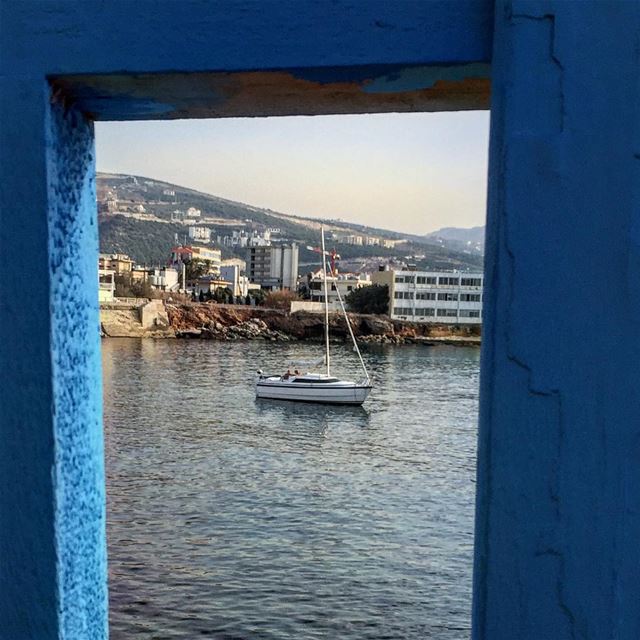 خدنيييي معك... على درب بعييييد ......... sealovers  sealife  sea ... (Batroûn)
