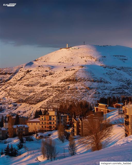 خلّي عيونك علينا ⁦✞ @eliohaddadphotography LEBANON 🇱🇧  StCharbel ... (Kfardebian, Mont-Liban, Lebanon)