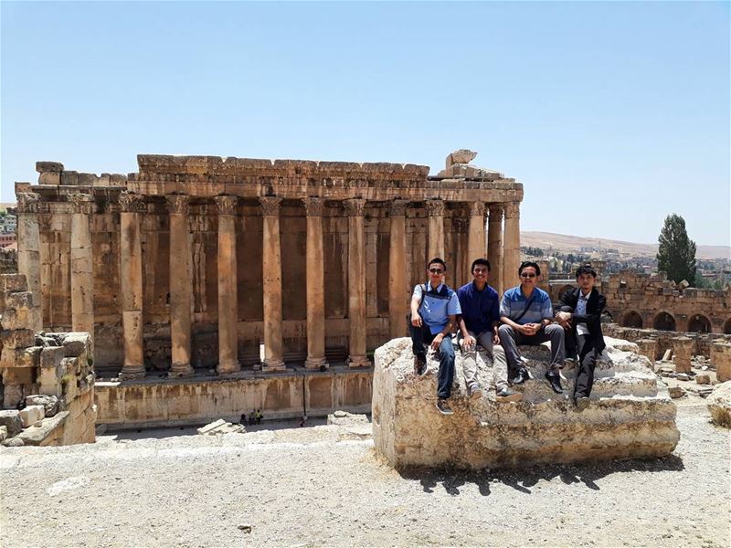 خير جليس في زمان صديق مصدوق."Sebaiknya-baiknya bergaul dengan kawan yang... (Baalbek, Lebanon)
