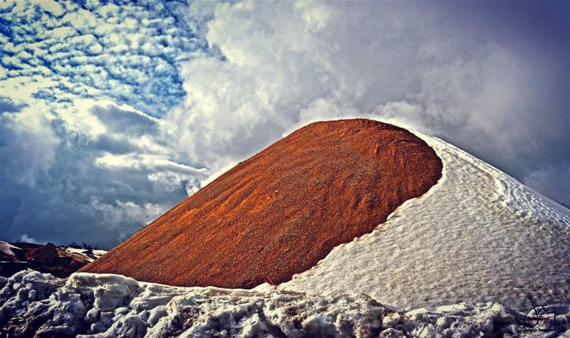 داب الثلج وبان المرج.   snow  sand  clouds   sky   sunyday ... (Cèdres de Dieu)