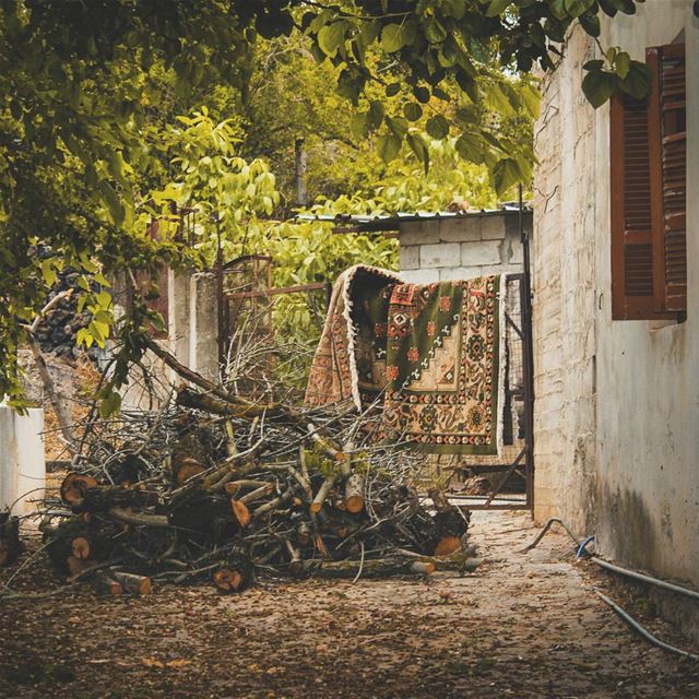 دفا الخريف عالبواب 🍂... lebanon  beino  autumn  akkar  beinovillage ... (Beïno, Liban-Nord, Lebanon)