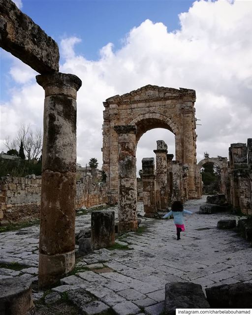 دقوا المهابيج خلوا الهوى جنوبي lebanon  livelovelebanon  livelovebeirut ... (Tyre, Lebanon)