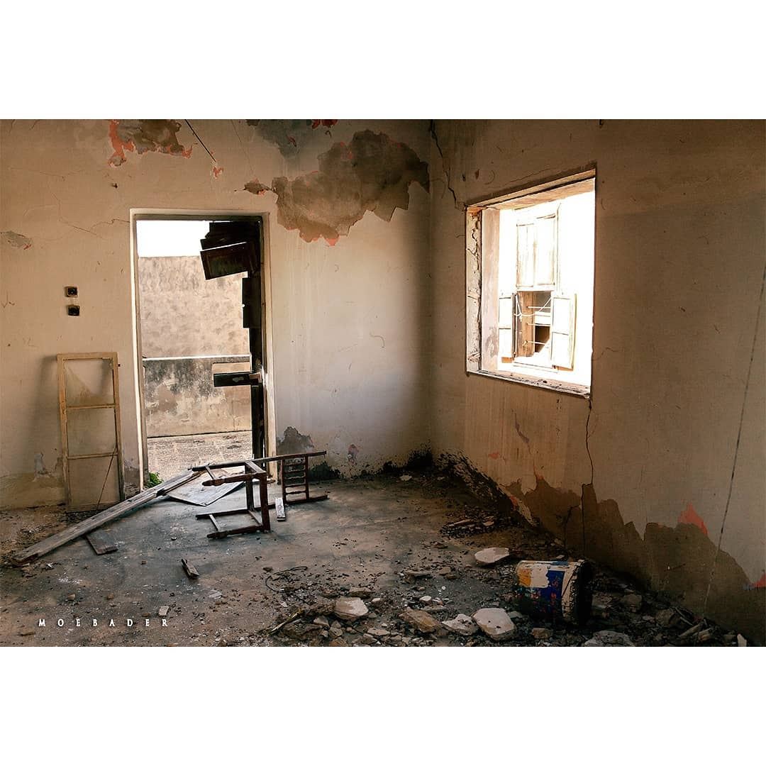 •دمار خراب• photographer  photooftheday  oldhouse  horrorhouse ... (Tyre, Lebanon)