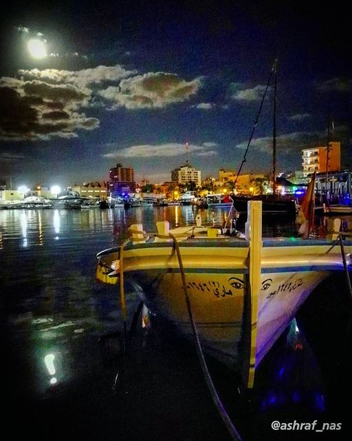رجع أيلول وأنت بعيدبغيمة حزينة قمرها وحيد... livelovetyre ... (Tyre, Lebanon)