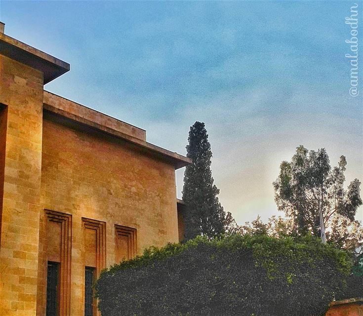 زاوية ب  بيروت  beirut  building  nature_perfection  naturelovers ...