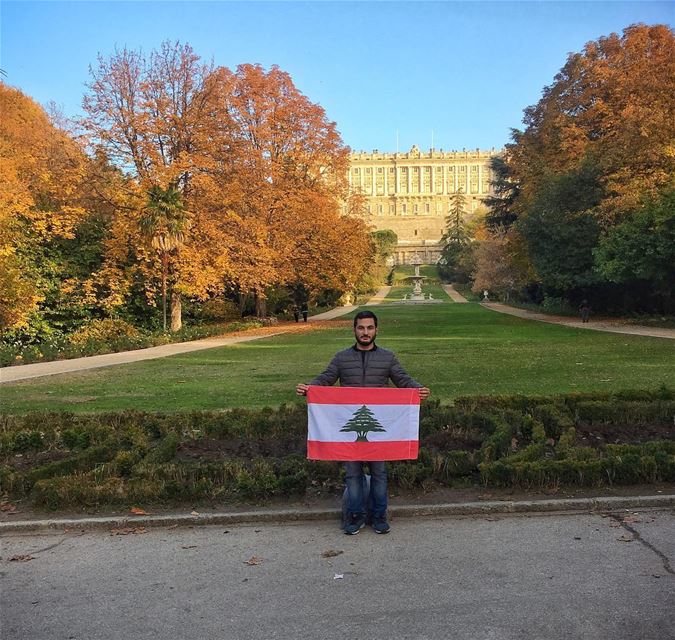 زرعني بأرضو أنا زرعتو بكل الدني Happy Independence Day from the Spanish... (Royal Palace of Madrid)