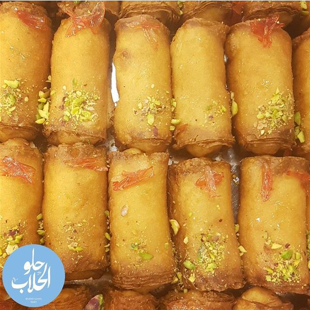 زنود الست 😄 قشطيات مشكل على أنواعها 👌  زنودالست 😍👍 -------------------- (Abed Ghazi Hallab Sweets)