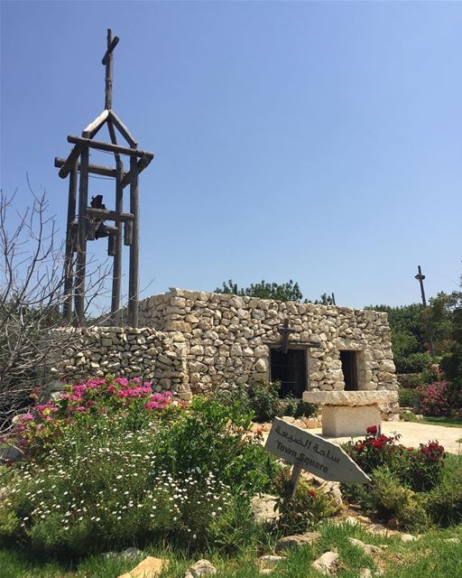  ساحة_الضيعة  arnaoun  batroun  northoflebanon  lebanonspotlights ... (Arnaoon Village)