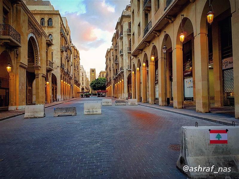 سكروا الشوارع عتموا الشاراتزرعوا المدافع هجروا الساحات...وينك يا حبيبي بع (Beirut, Lebanon)