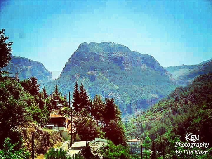 ...سنة عن سنة، سنة عن سنةعم يغلى ع قلبي عهد الولدنةيا حلو يا حبيبي ما بب (Zgharta)