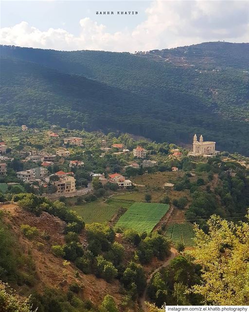 سهول..جبال..بطاح من بلادي 🇱🇧 * insta_lebanon  ig_lebanon ... (Jezzine District)