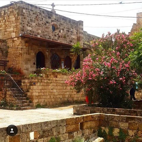 سيدة البوابة