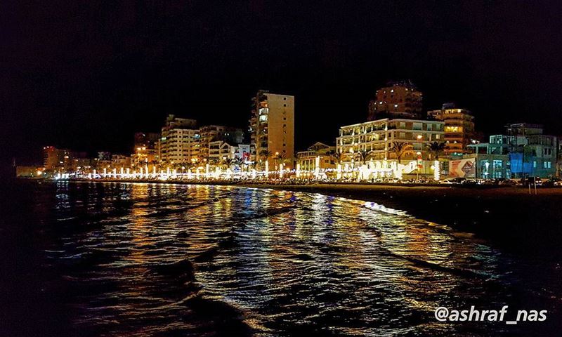 سَكَنَ الليلْوفي ثوب السكونْتَخْتَبِي الأحلامْ... livelovetyre ... (Tyre, Lebanon)