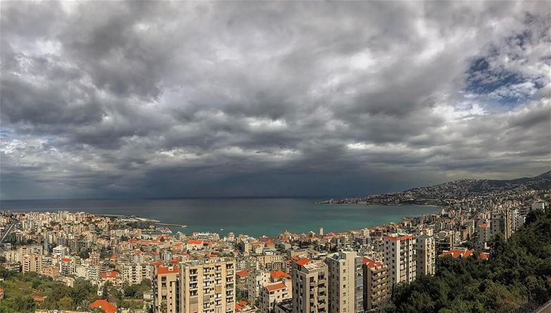 شتوة نيسان بتحيا الإنسان🌧 (Joünié)
