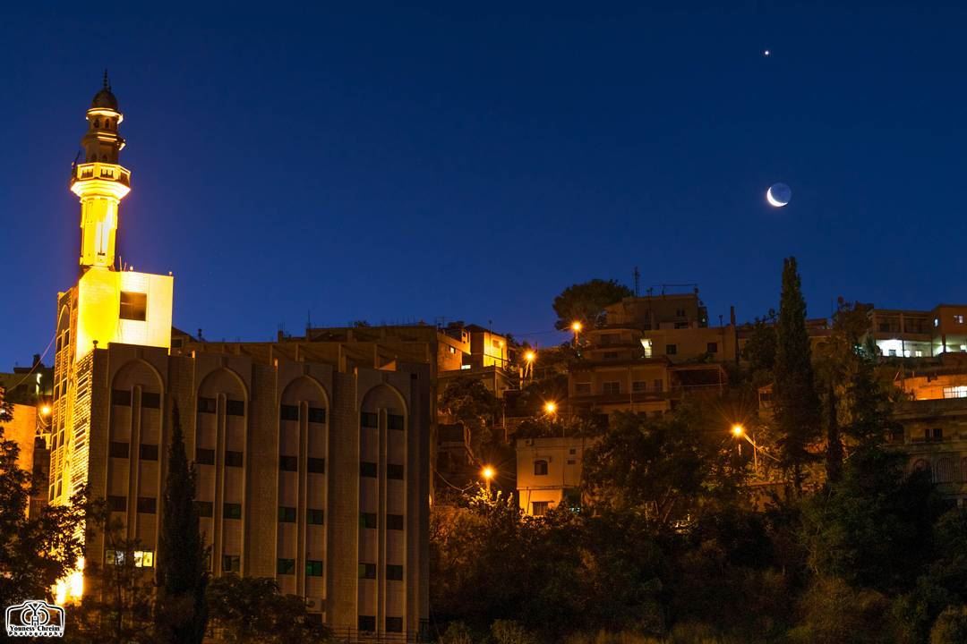 شروق القمر و الزهرة فجر اليوم من  حومين_الفوقا  moon  moonrise  venus ... (Hoûmîne El Faouqa, Al Janub, Lebanon)