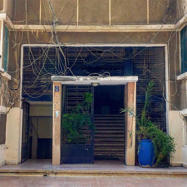 شريط للكهربا، شريط للتلفون، شريط للموتور، شريط للدش، شريط للانترنت و شريط ا (Hamra street , Beirut - شارع الحمرا ، بيروت)