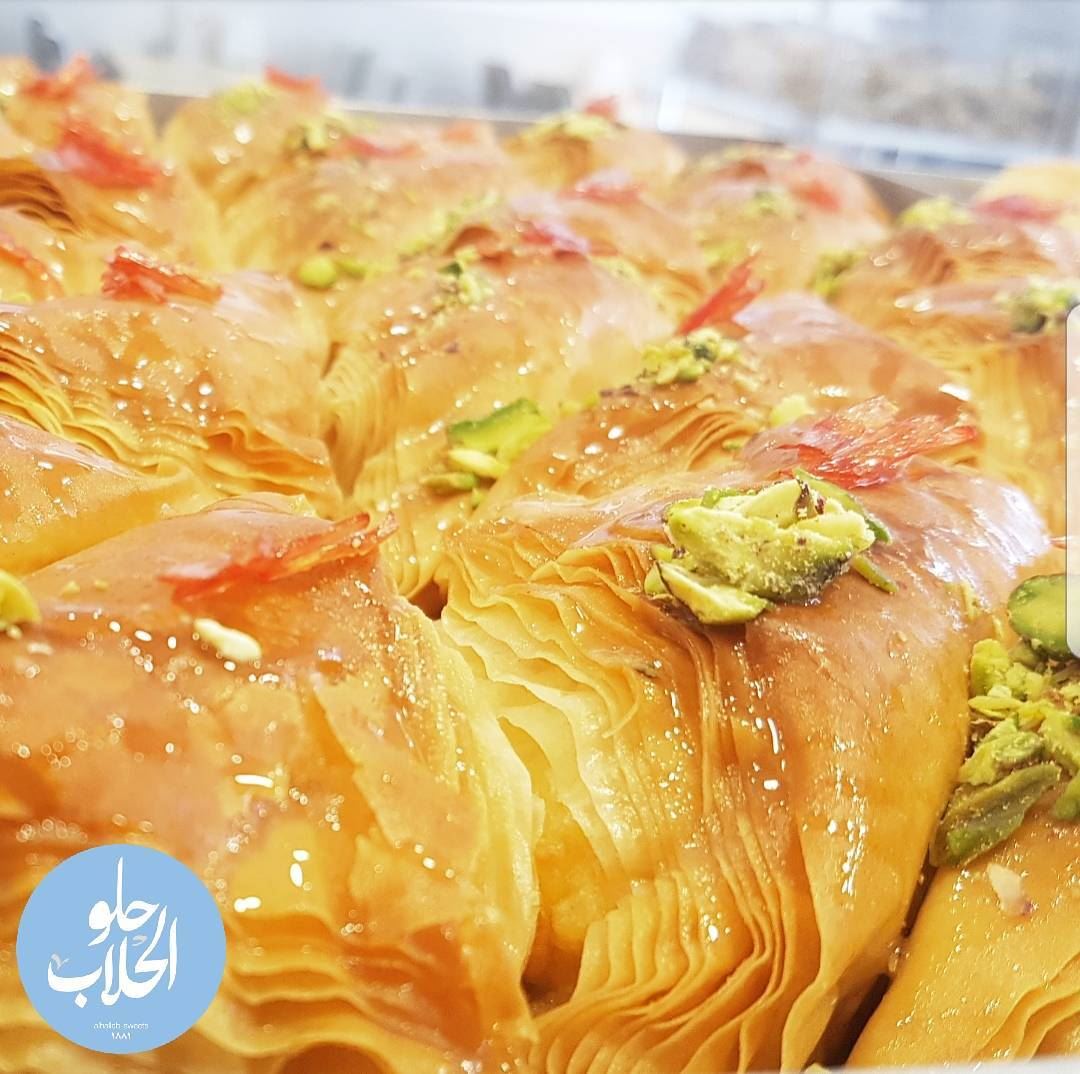  شعيبيات بالحليب المطبوخ أو بالقشطة 😍😁👌 The yummiest sheaibeyat in town... (Abed Ghazi Hallab Sweets)