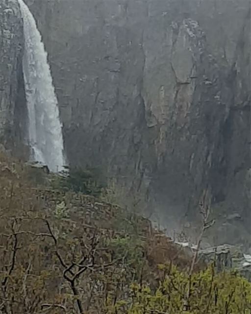 شلال نبع اللبن - فاريا  faraya  waterfall  lebanon  keserwen  mountains ... (Faraya, Mont-Liban, Lebanon)