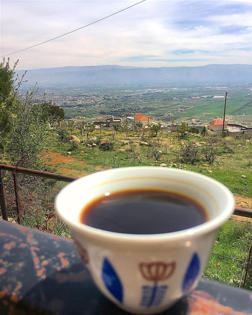 شو الجدول اليومنشرب قهوة بعدين نشرب قهوة بمكان ثاني........ (Zahlé, Lebanon)