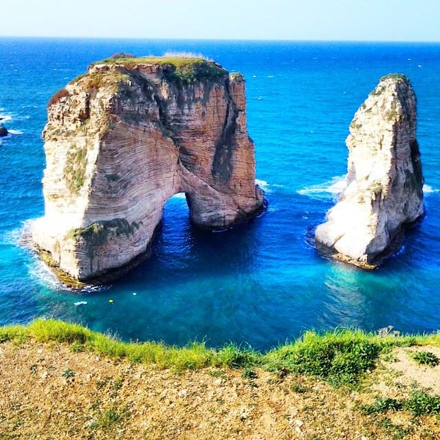 شو حلوة الروشة...  ﻟﺒﻨﺎﻥ Beirut  sea  Beyrouth  ig_lebanon  ig_leb ...