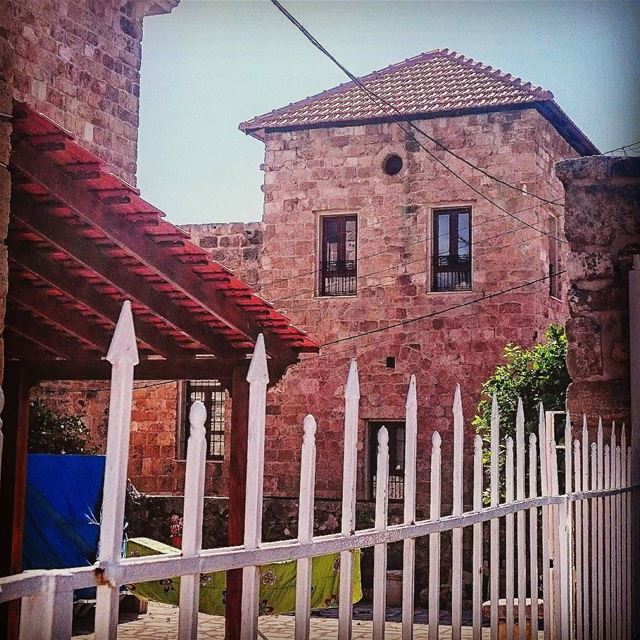 شي بيت ابعد بيت 🏡 🇱🇧 Byblos old souk 🤗 lebanon  lebanese  byblos ...