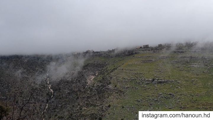 شي مرة كان الربيع الأخضر  فراشك والضباب لحافك...  clouds  fog  spring ... (Lebanon)