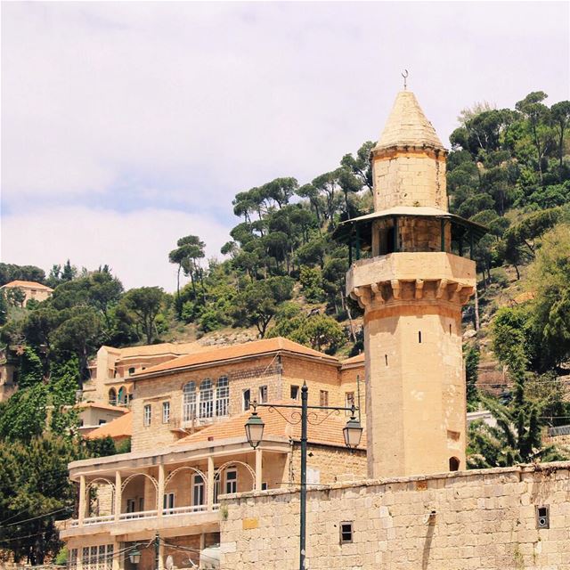 صباح الخير من دير القمر..🇱🇧 lebanon  lebanon_hdr  ig_lebanon ... (Deïr El Qamar, Mont-Liban, Lebanon)