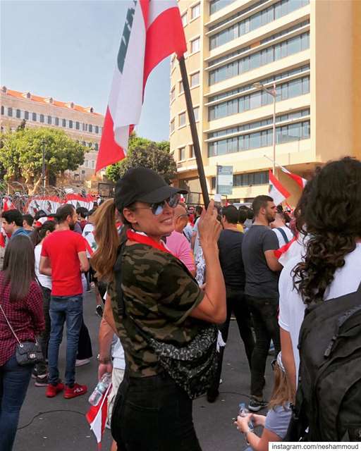 صباح المشاركة...صباح الثورة...صباح الحرية🇱🇧  لبنان ثورة صارالوقت صار_الوق (ساحة رياض الصلح)