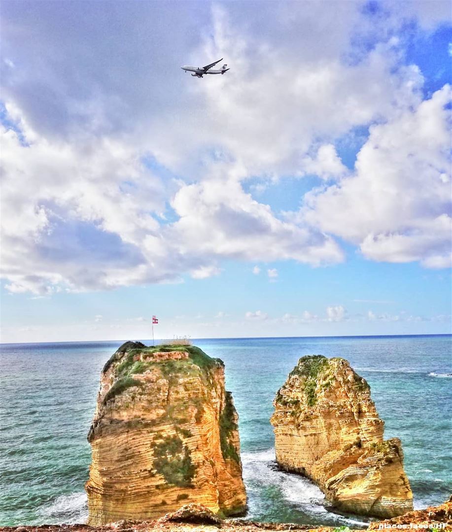 صخرة الروشة هي صخرة عنيدة متربّعة في قلب بحر بيروت، من الجهة الغربية، لم يم (Beirut- Al Rawsheh)