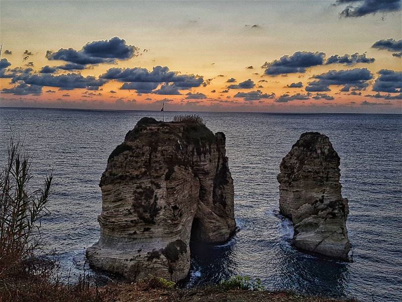  صخرة_الروشة 🇱🇧.......... lebanonblog  lebanonshots ... (Beirut, Lebanon)