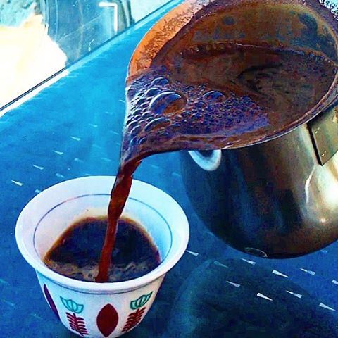 صَبَاح الخير للفتيآت آلجميلآت اللوآتي يشربن آلقهوة "سآدة" ☕️ لأن حلاوتهُنّ
