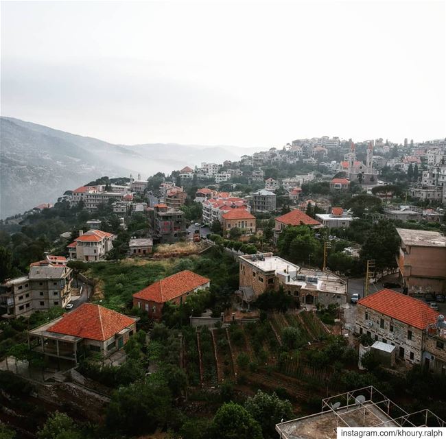 ضايعة بالسما...... baskinta  oldarchitecture  heavenonearth ... (Baskinta, Lebanon)