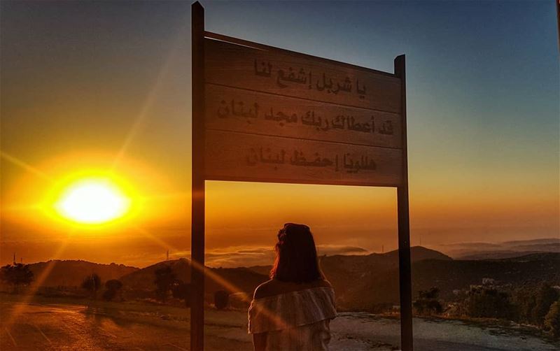 ..ضويت سراجك بالمي ضوي العتمة بموطنايا شربل انت منا نيالي_فيك 🙏..... (Saint charbel - القديس شربل)