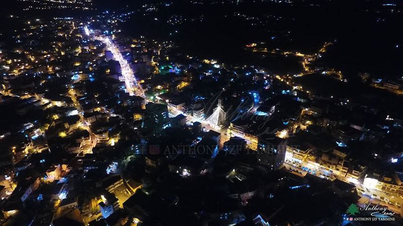 طال السهر وليالي العيد ، نامت عكتف غنانينا ، يا رايحين بعيد بعيد ، تبقوا اذ (Zgharta)