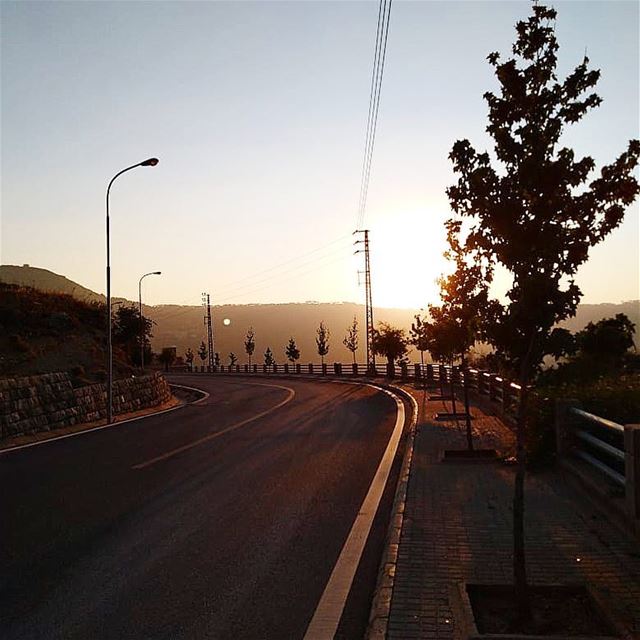 طريق الغروب..💛————————————————— sunset  road  beautiful  time  view ... (Jezzîne, Al Janub, Lebanon)