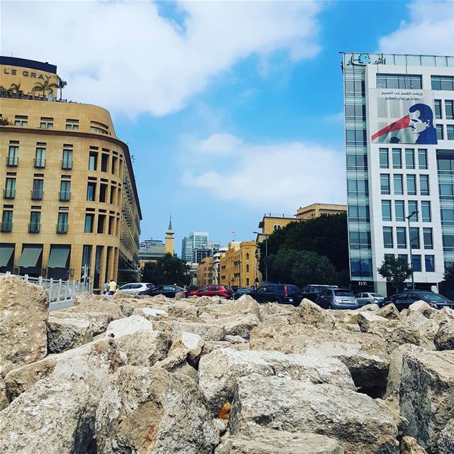 طلعنا على الريحطلعنا على المجدطلعنا على الحريةيا حرية يا زهرة نقيةيا ط (Downtown Beirut)