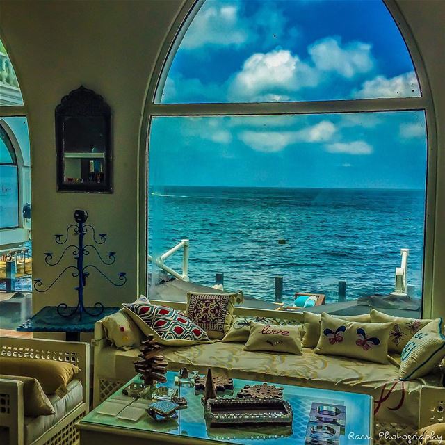 عارف خلف البحر الأزرق...لمّا الشّمس تموت بتخلق...دقّة قلبك ترسم قلبي..عمرك...