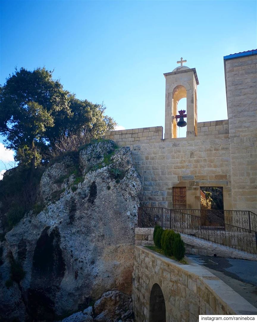 عاشت القديسة رفقا في دير مار سمعان من  سنة 1871 إلى سنة 1897، فهوَ ديرٌ قدي (Aïtou, Liban-Nord, Lebanon)