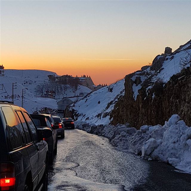 على مفترق الطريق....الف طريق وطريق...وبطريق🤣 ig_respect  ig_lebanon ... (Faraya(kfarzebian))