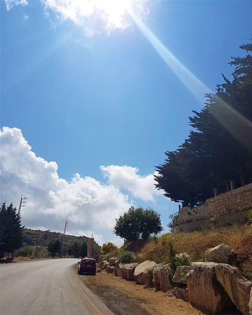 على مفترق الطريق .....لا ناقة ولا جمل...  ig_lebanon  insta_lebanon ...